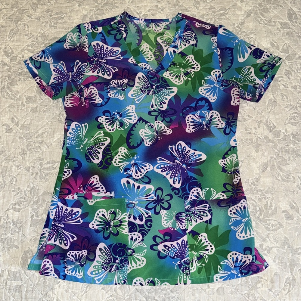 A Cut Above Butterfly Scrubs Top Women’s Size XS